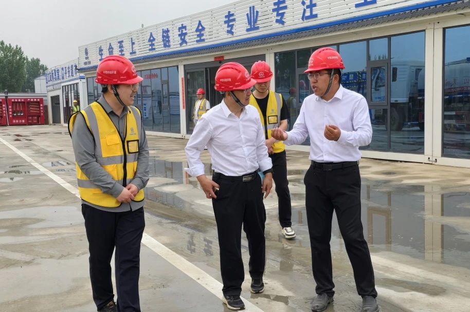 1752564922136169.jpg 公司黨委書記、董事長(zhǎng)高學(xué)武到啟動(dòng)區(qū)項(xiàng)目檢查指導(dǎo)工作.jpg
